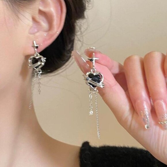 Y2K DARK ROMANCE - Picture 2 of 5